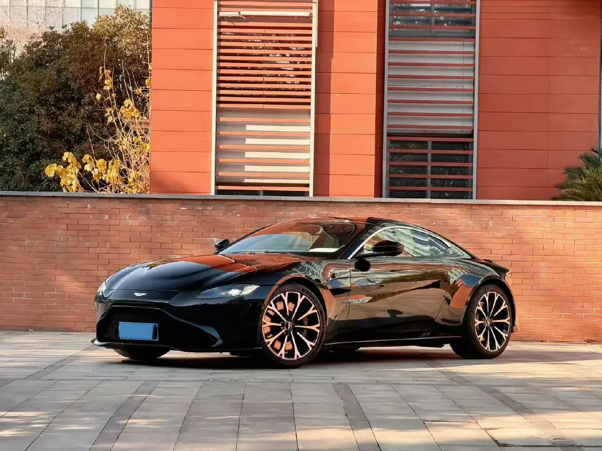 2018 Aston Martin V8 Vantage 4.0T 510HP V8 8AT