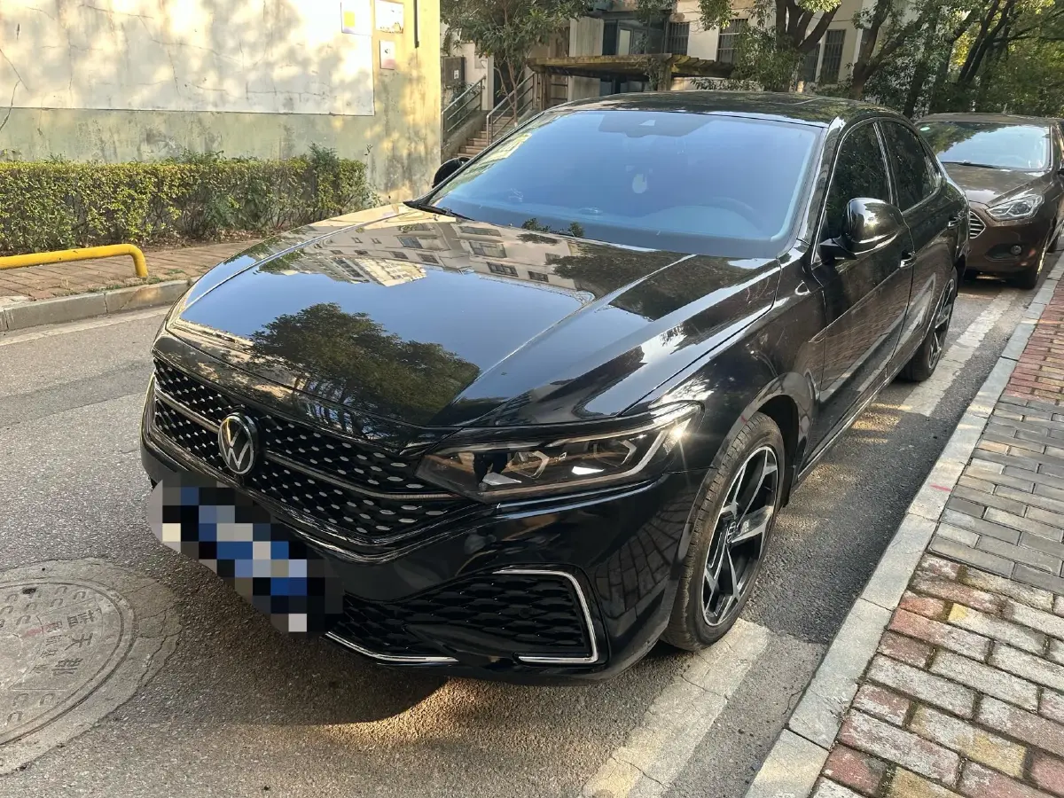 2023 Volkswagen Passat 2.0T 186HP L4 7DCT