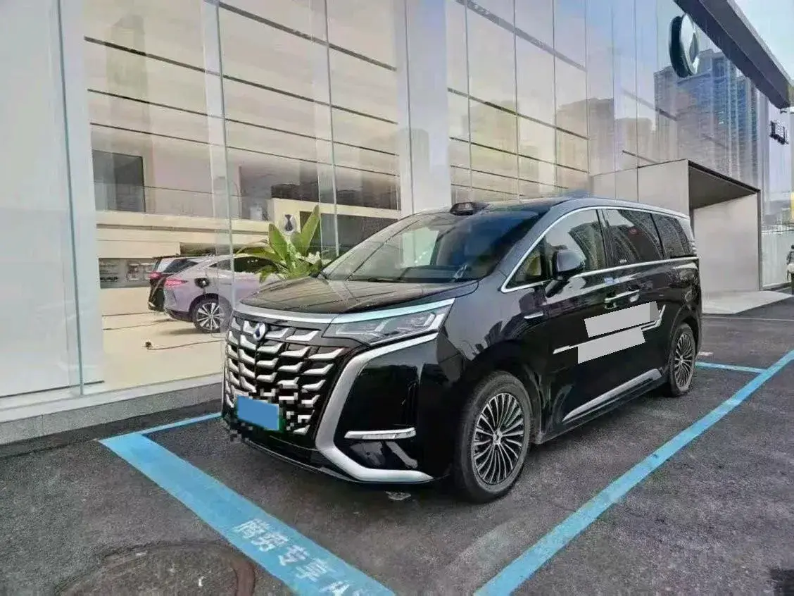 2025 Denza D9 1.5T 156HP L4 E-CVT PHEV 40KWH