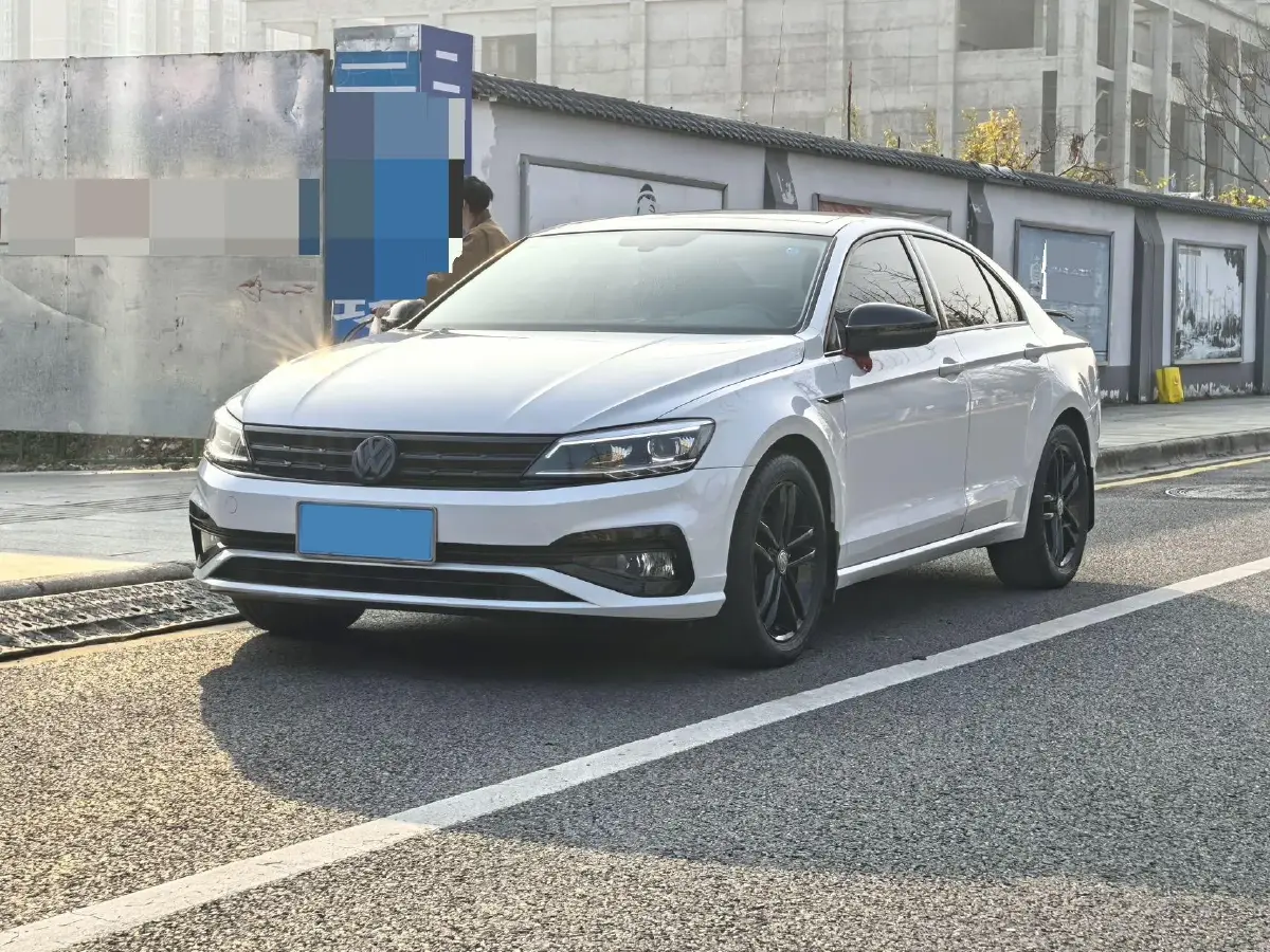 2021 Volkswagen T-Roc 1.4T 150HP L4 7DCT