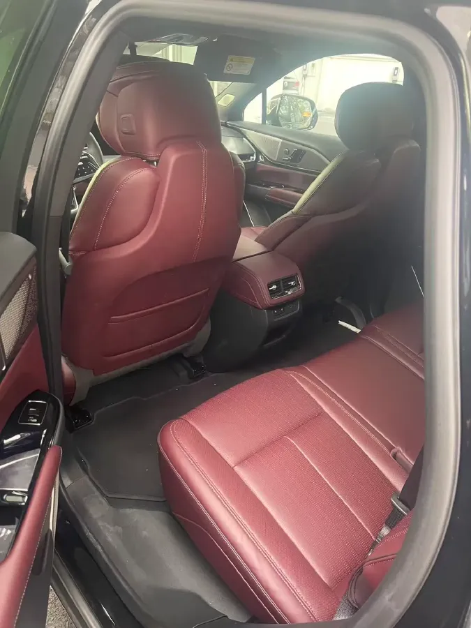 2025 Cadillac XT5 2.0T 237HP L4 9AT,autocango,china used car exporter,china ev exporter,chinese used car exporter,chinese used ev exporter