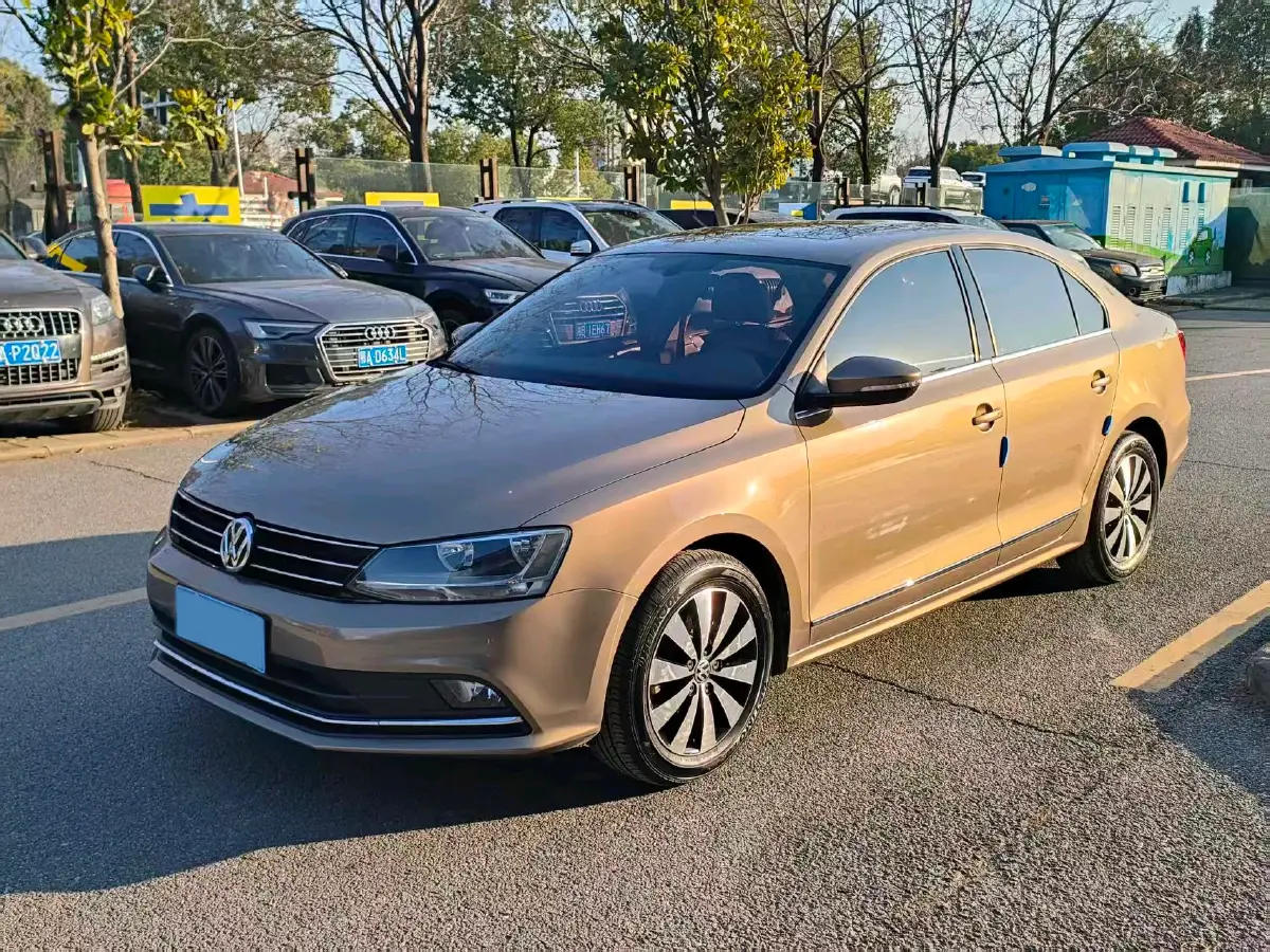 2018 Volkswagen Sagitar 1.2T 110HP L4 7DCT
