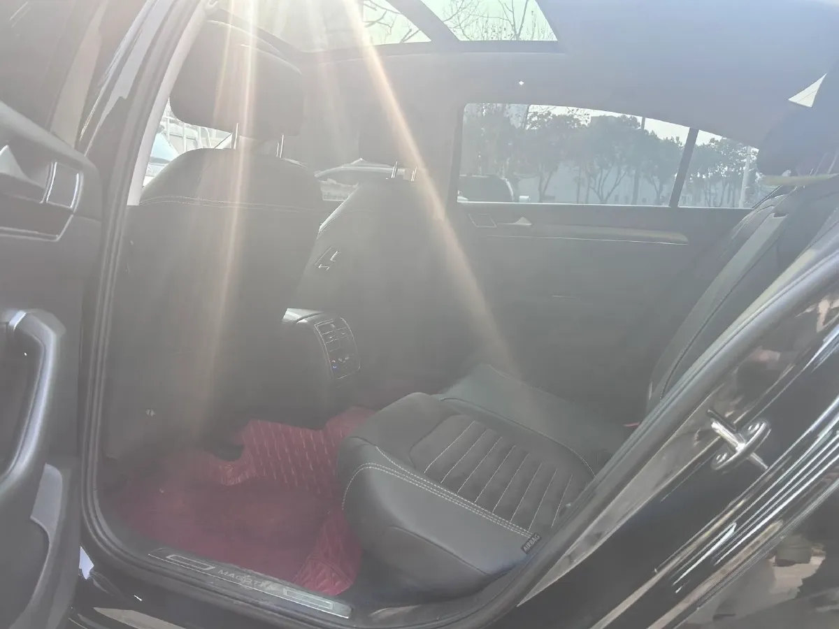 2021 Volkswagen Magotan 2.0T 186HP L4 7DCT,autocango,china used car exporter,china ev exporter,chinese used car exporter,chinese used ev exporter
