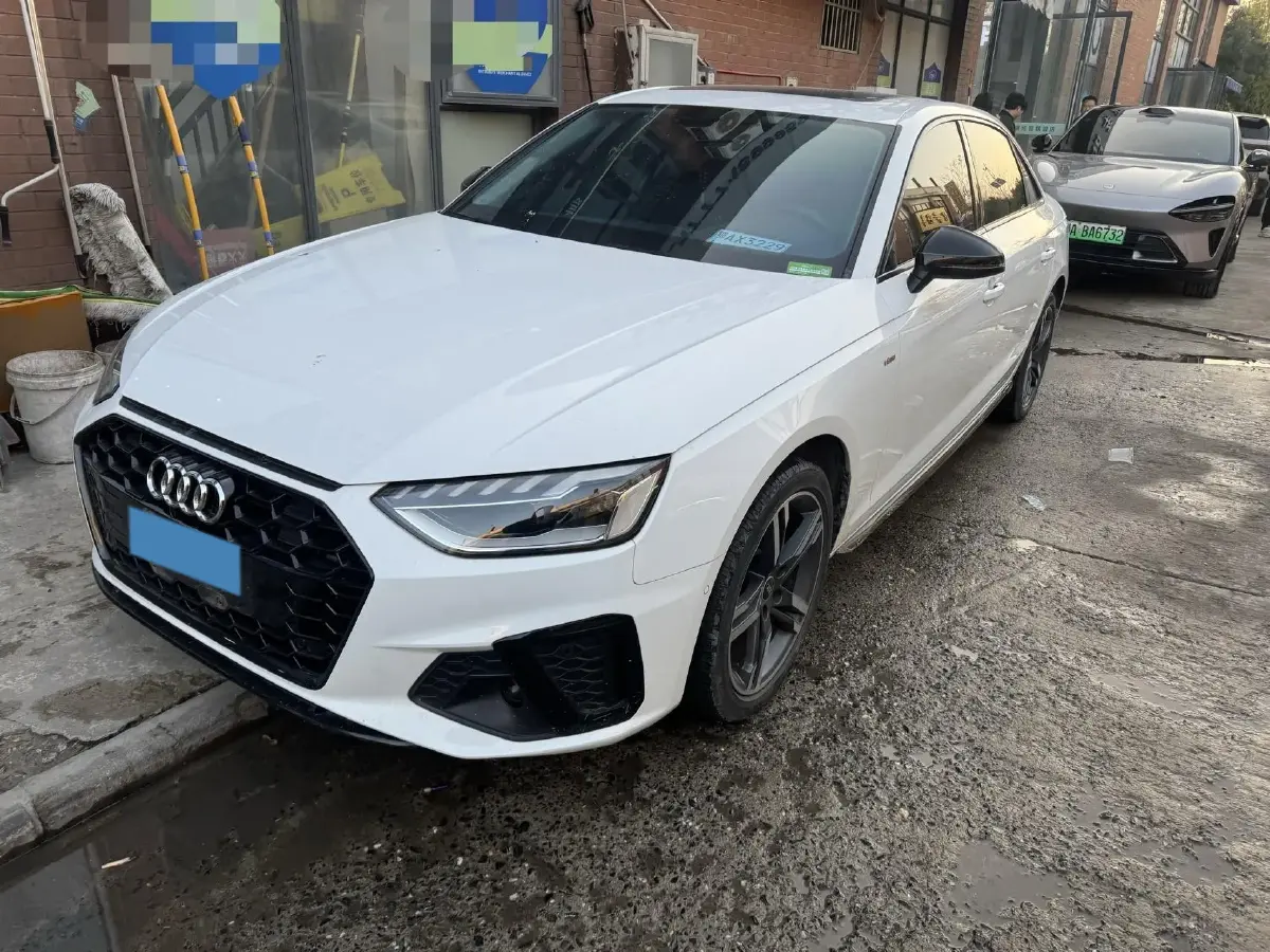 2022 Audi A4L 2.0T 190HP L4 7DCT