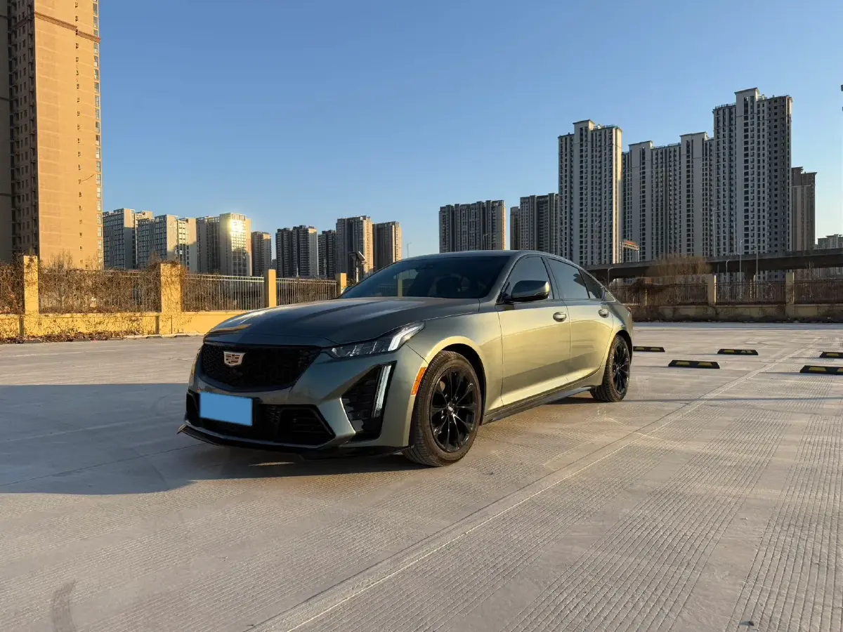 2022 Cadillac CT5 2.0T 237HP L4 10AT