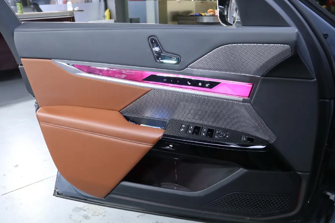 2023 BMW i7 BEV 101.7KWH,autocango,china used car exporter,china ev exporter,chinese used car exporter,chinese used ev exporter