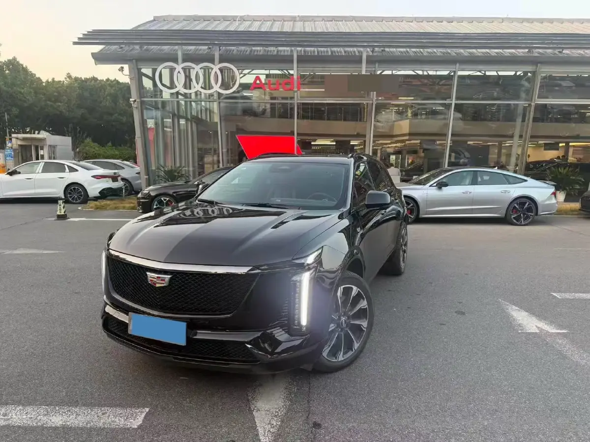 2025 Cadillac XT5 2.0T 237HP L4 9AT