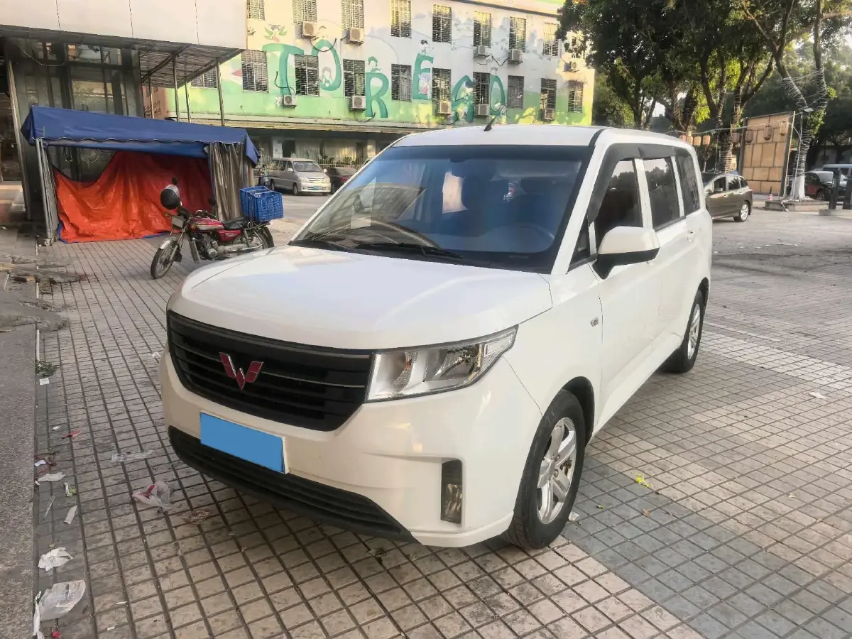 2019 WuLing HongGuang Plus 1.5T 147HP L4 6MT
