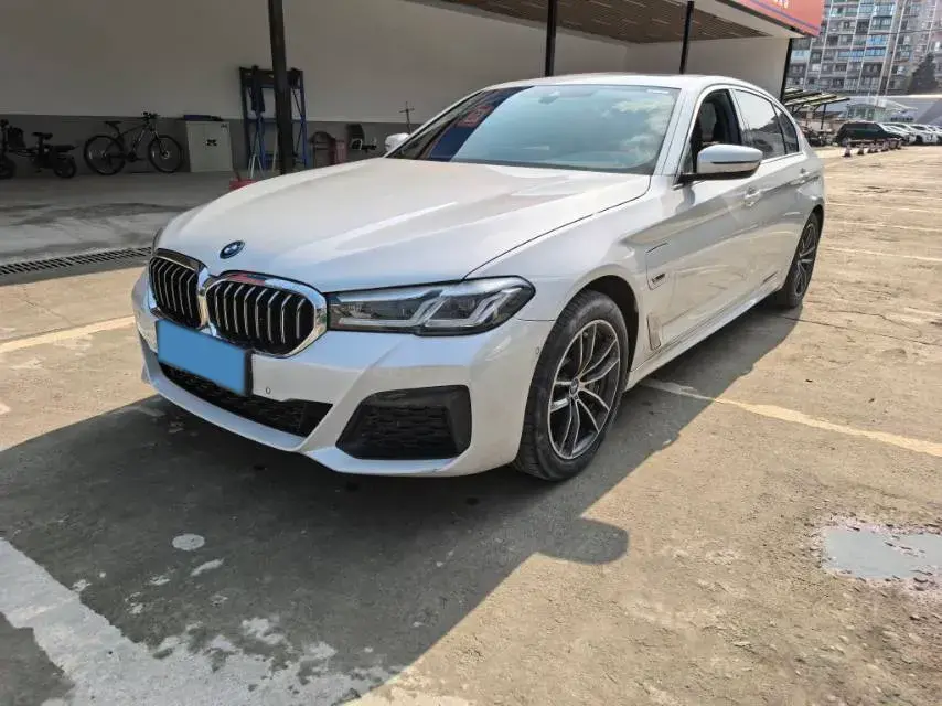 2022 BMW 5 Series 2.0T 184HP L4 8AT PHEV 17.7KWH