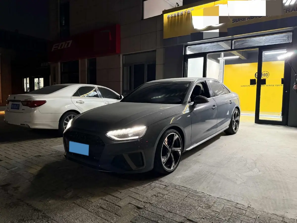 2022 Audi A4L 2.0T 190HP L4 7DCT