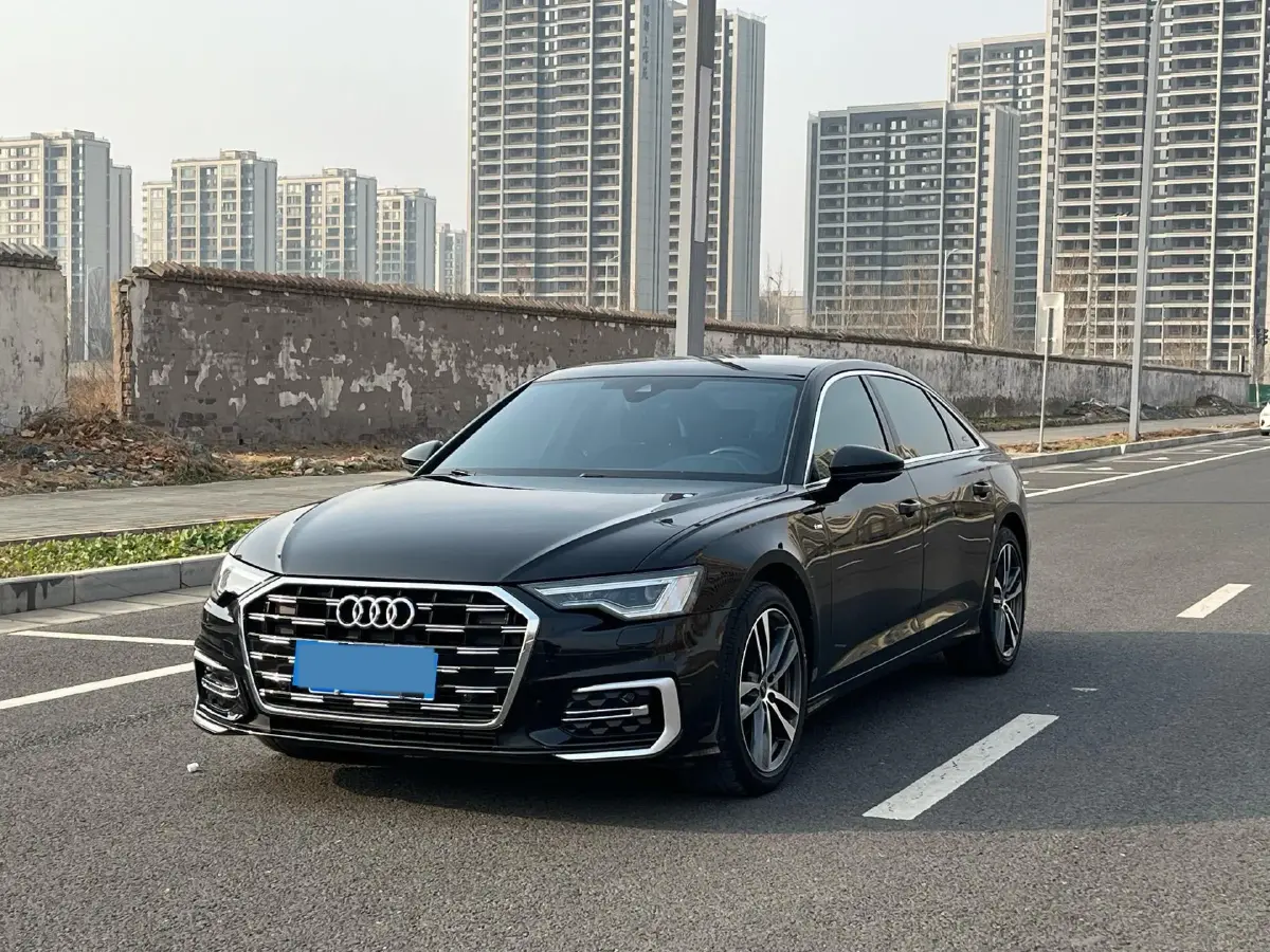 2022 Audi A6L 2.0T 190HP L4 7DCT