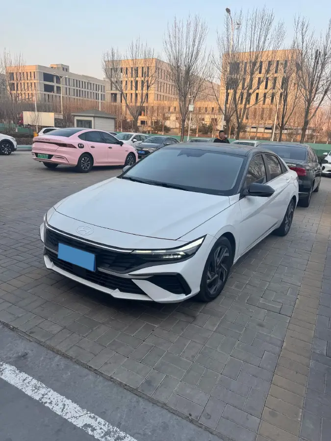 2023 Hyundai Elantra 1.5L 115HP L4 CVT