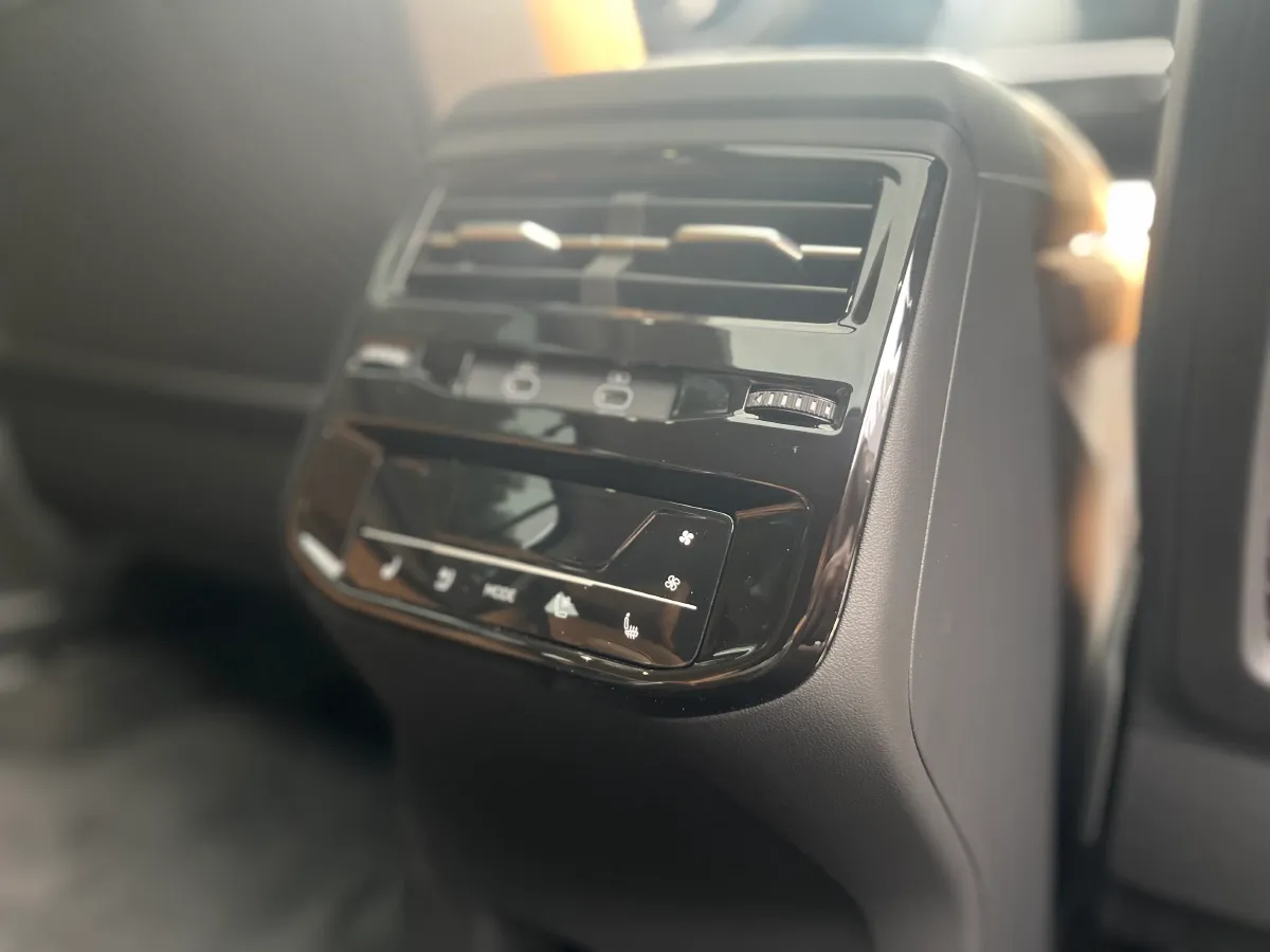 2024 Audi Q6 2.0T 265HP L4 7DCT,autocango,china used car exporter,china ev exporter,chinese used car exporter,chinese used ev exporter