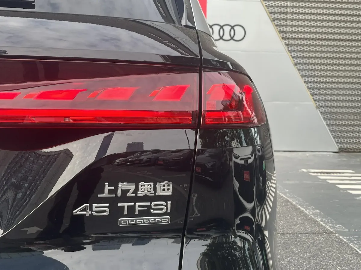 2024 Audi Q6 2.0T 265HP L4 7DCT,autocango,china used car exporter,china ev exporter,chinese used car exporter,chinese used ev exporter