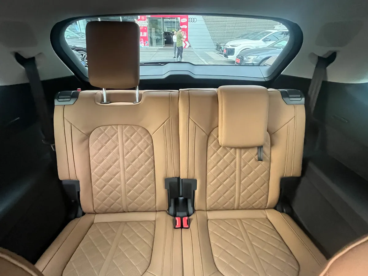 2024 Audi Q6 2.0T 265HP L4 7DCT,autocango,china used car exporter,china ev exporter,chinese used car exporter,chinese used ev exporter