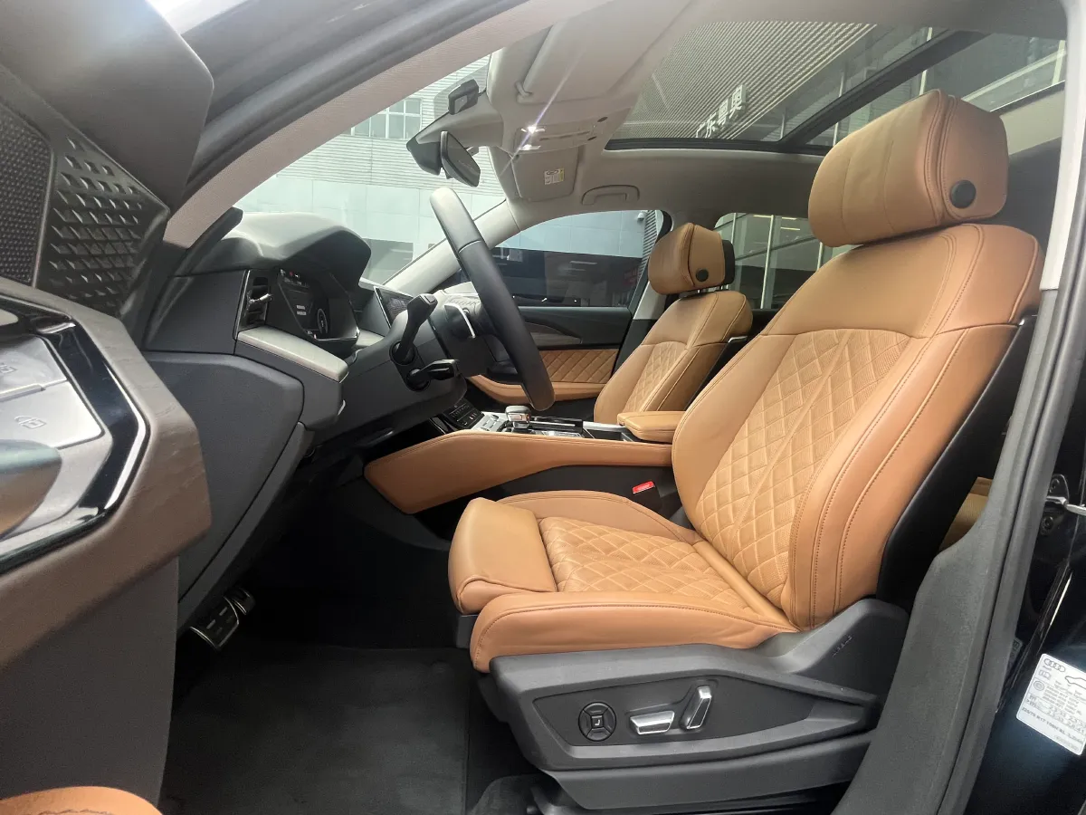 2024 Audi Q6 2.0T 265HP L4 7DCT,autocango,china used car exporter,china ev exporter,chinese used car exporter,chinese used ev exporter