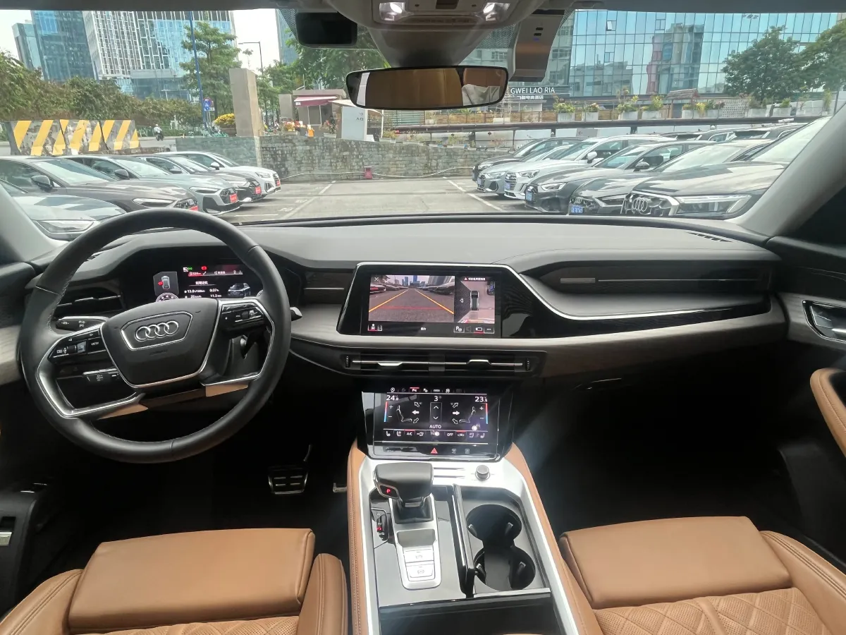 2024 Audi Q6 2.0T 265HP L4 7DCT,autocango,china used car exporter,china ev exporter,chinese used car exporter,chinese used ev exporter