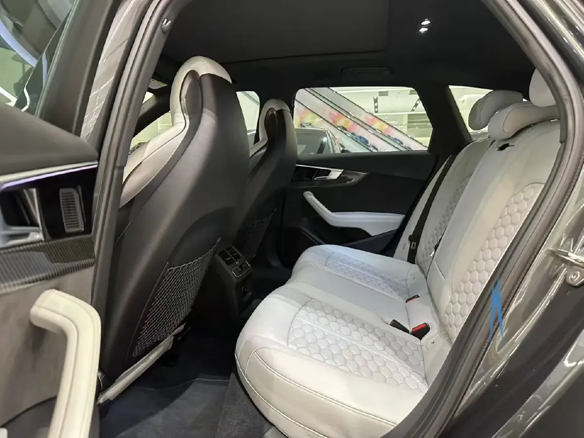 2021 Audi RS 4 2.9T 450HP V6 8AT,autocango,china used car exporter,china ev exporter,chinese used car exporter,chinese used ev exporter