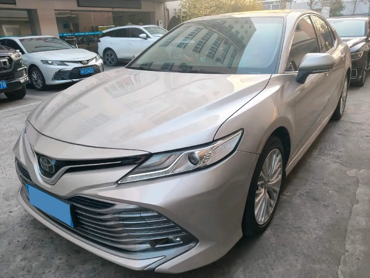 2019 Toyota Camry 2.5L 209HP L4 8AT