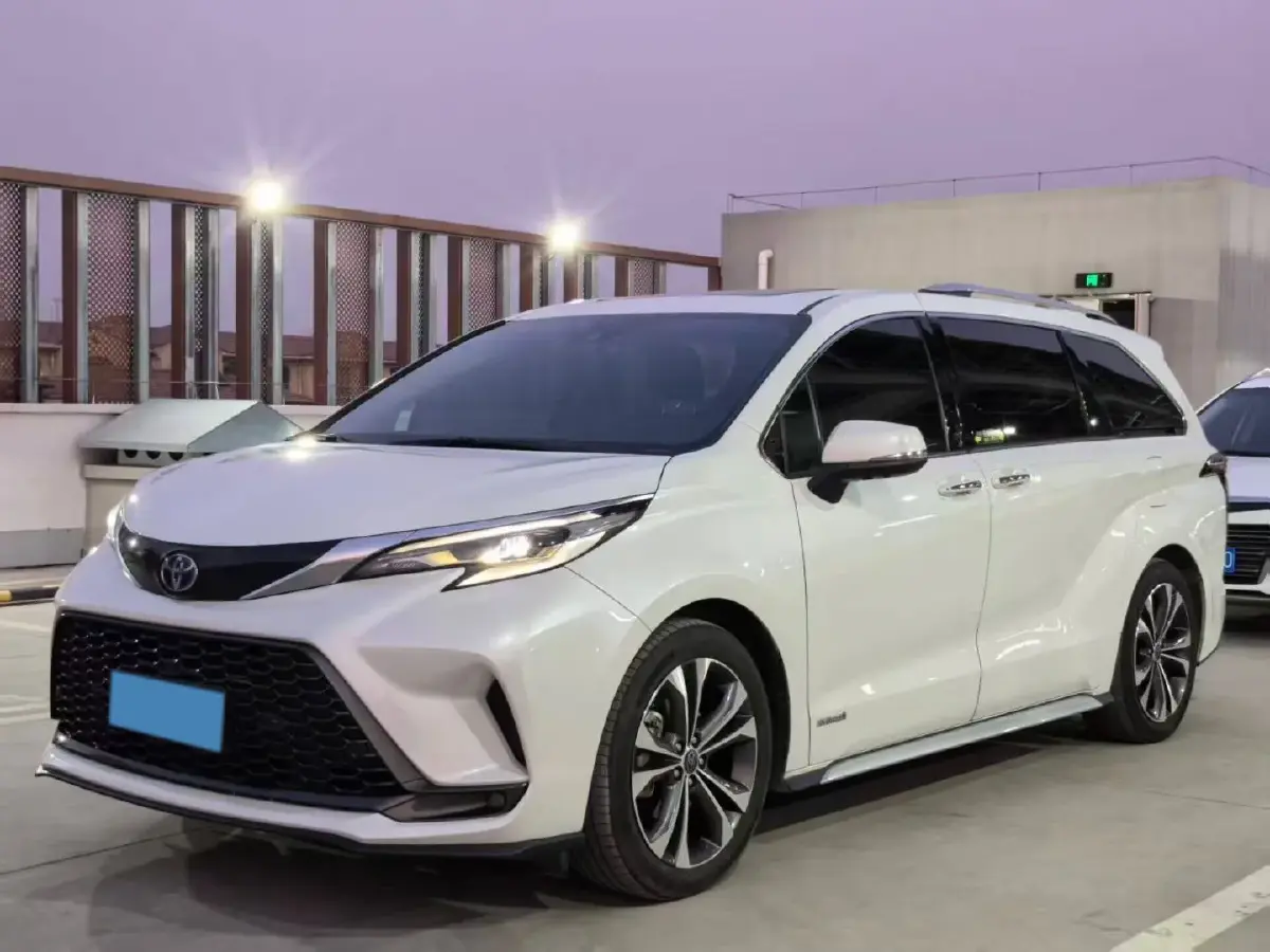 2023 Toyota Granvia 2.5L 189HP L4 E-CVT Hybrid