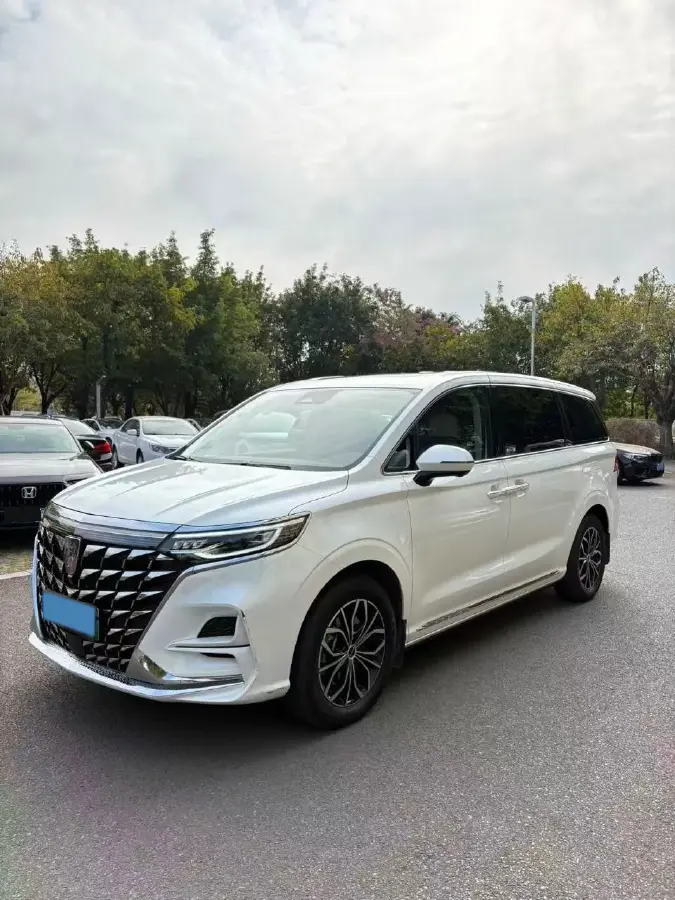 2025 Roewe iMAX8 1.5T 150HP L4 1DHT PHEV 24.7KWH
