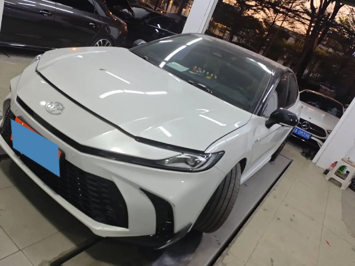 2024 Toyota Camry 2.0L 152HP L4 E-CVT Hybrid