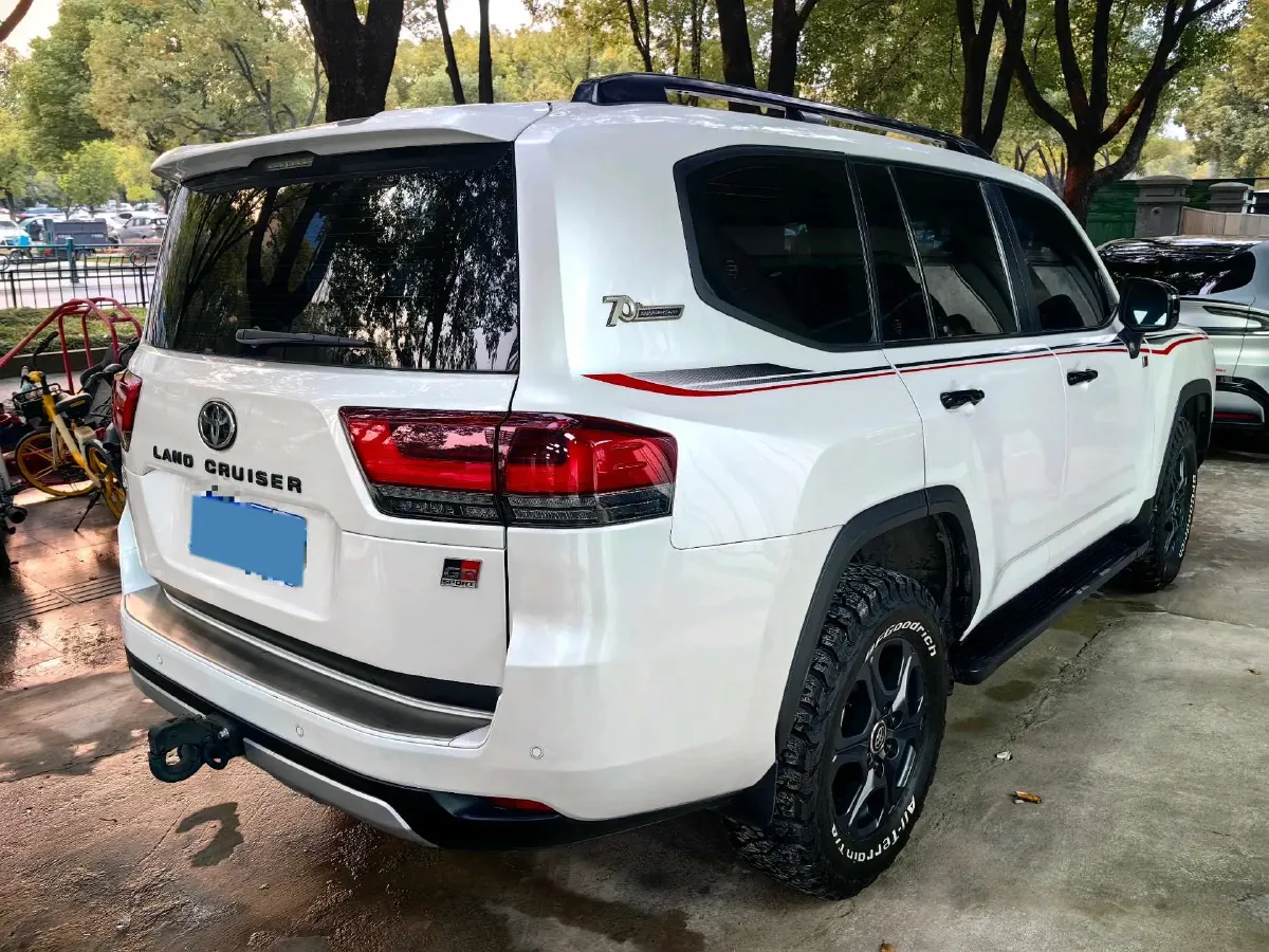 2022 Toyota Land Cruiser 3.3T 306HP V6 10AT,autocango,china used car exporter,china ev exporter,chinese used car exporter,chinese used ev exporter