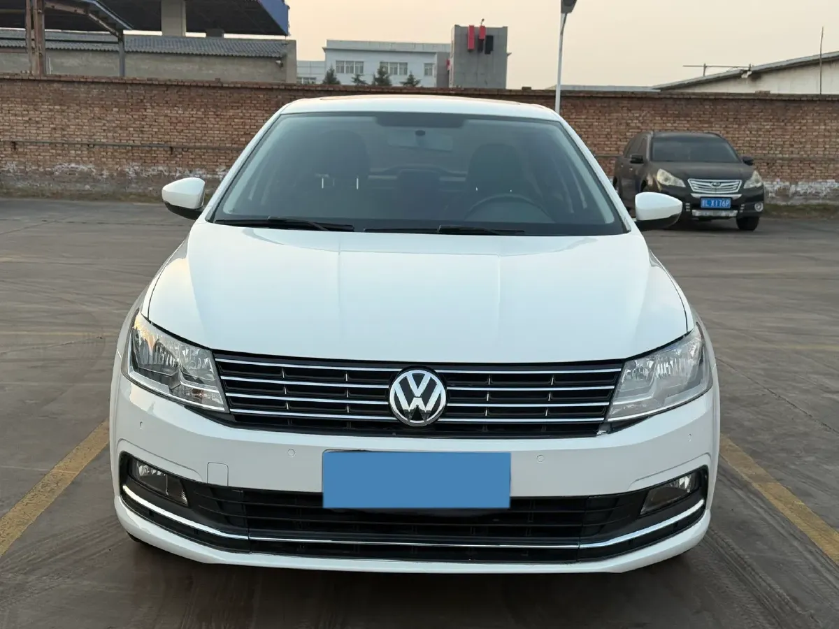 2017 Zotye Damy X7 1.8T 177HP L4 5MT,autocango,china used car exporter,china ev exporter,chinese used car exporter,chinese used ev exporter