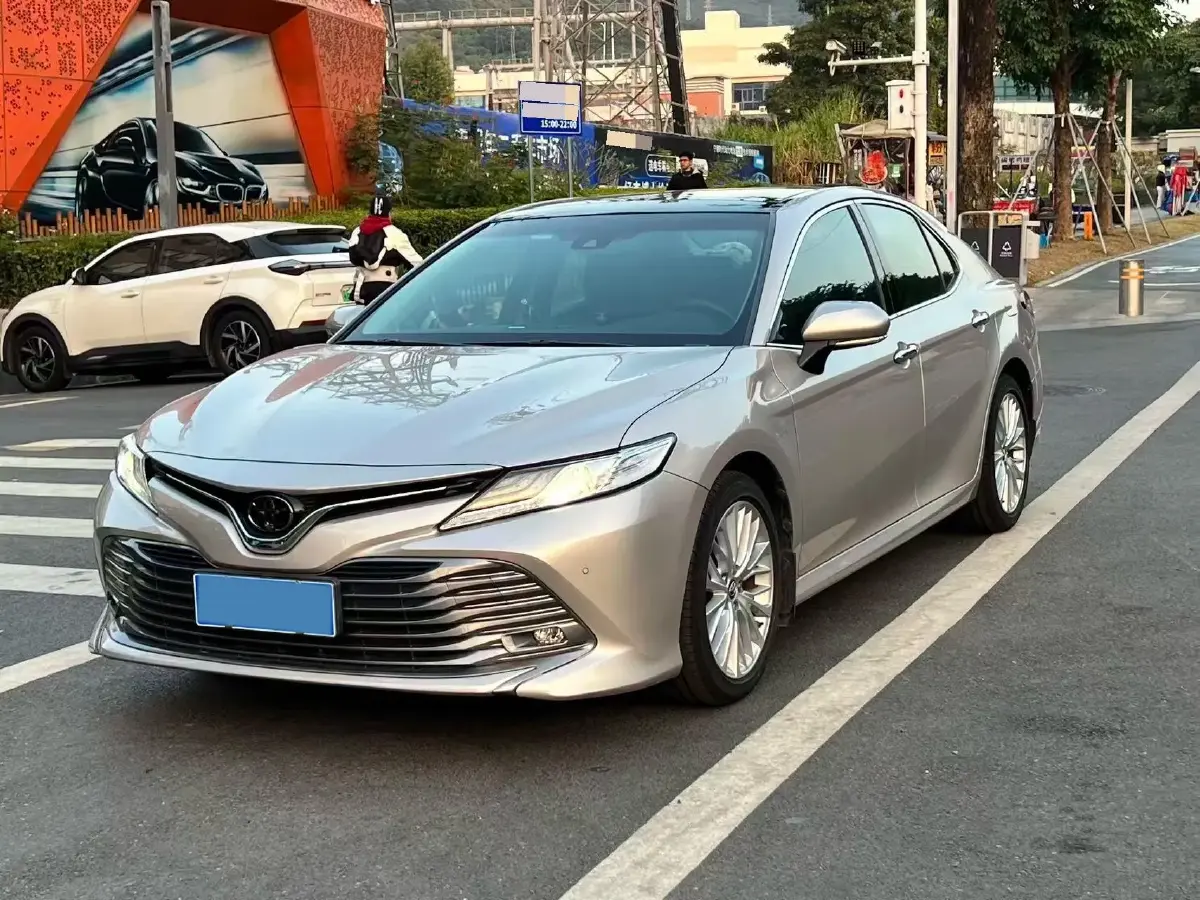 2018 Toyota Camry 2.5L 209HP L4 8AT