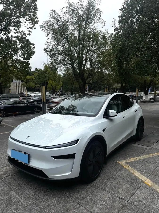 2025 Tesla Model Y BEV 78.4KWH