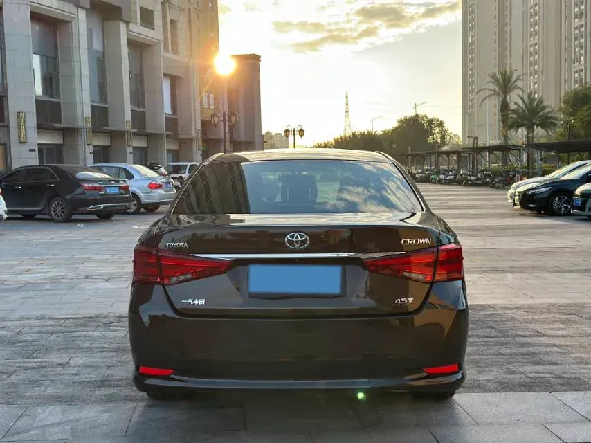 2015 Toyota Crown 2.0T 235HP L4 8AT,autocango,china used car exporter,china ev exporter,chinese used car exporter,chinese used ev exporter
