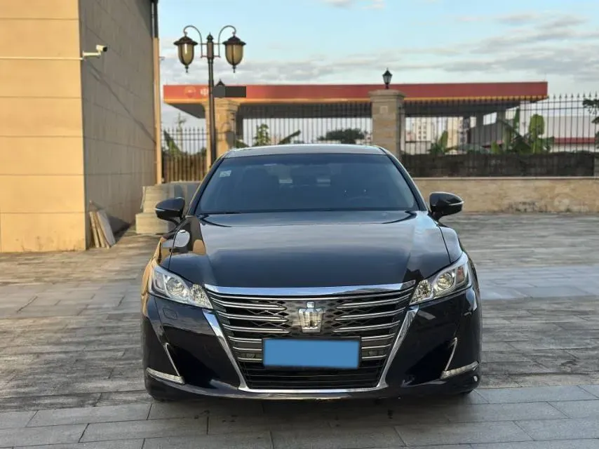2015 Toyota Crown 2.0T 235HP L4 8AT,autocango,china used car exporter,china ev exporter,chinese used car exporter,chinese used ev exporter