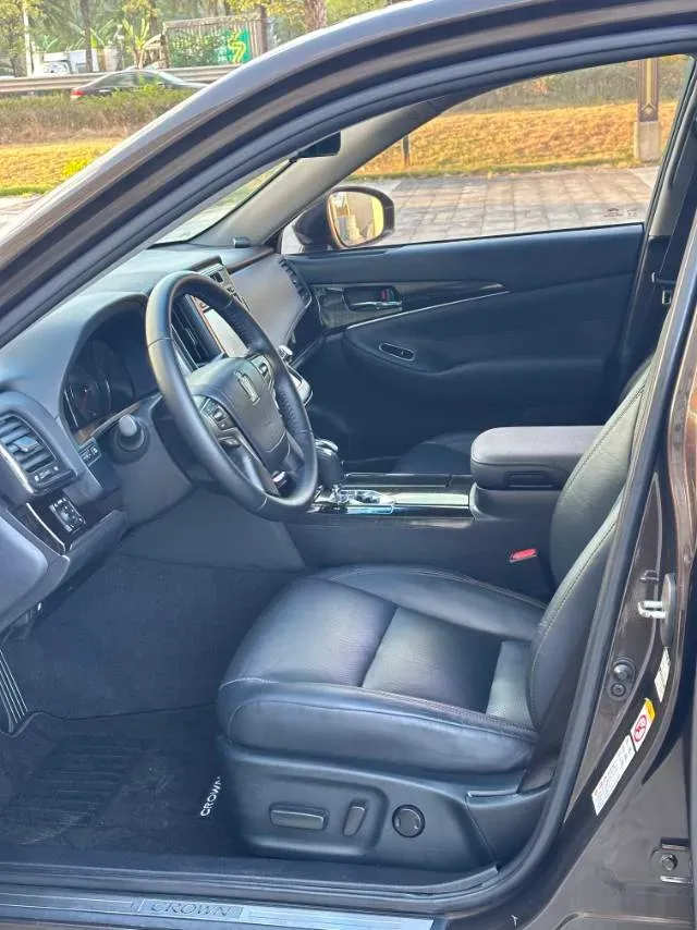 2015 Toyota Crown 2.0T 235HP L4 8AT,autocango,china used car exporter,china ev exporter,chinese used car exporter,chinese used ev exporter