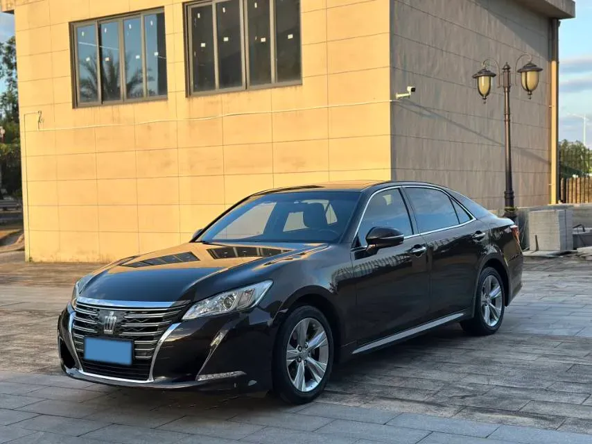 2015 Toyota Crown 2.0T 235HP L4 8AT,autocango,china used car exporter,china ev exporter,chinese used car exporter,chinese used ev exporter
