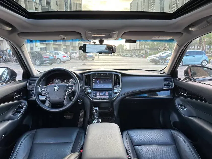 2015 Toyota Crown 2.0T 235HP L4 8AT,autocango,china used car exporter,china ev exporter,chinese used car exporter,chinese used ev exporter