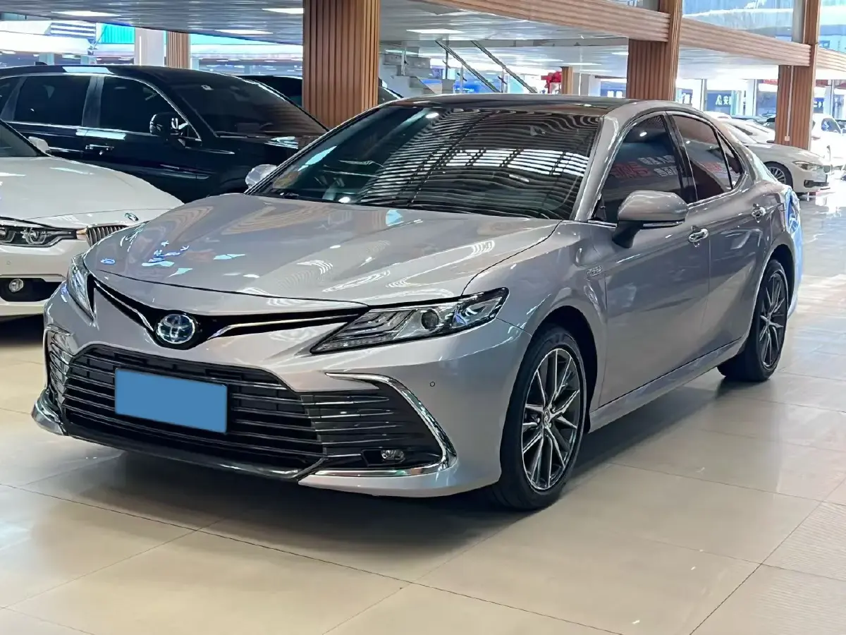 2023 Toyota Camry 2.5L 178HP L4 E-CVT Hybrid