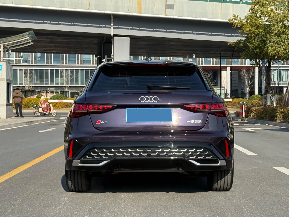 2025 Audi A3 1.5T 160HP L4 7DCT,autocango,china used car exporter,china ev exporter,chinese used car exporter,chinese used ev exporter