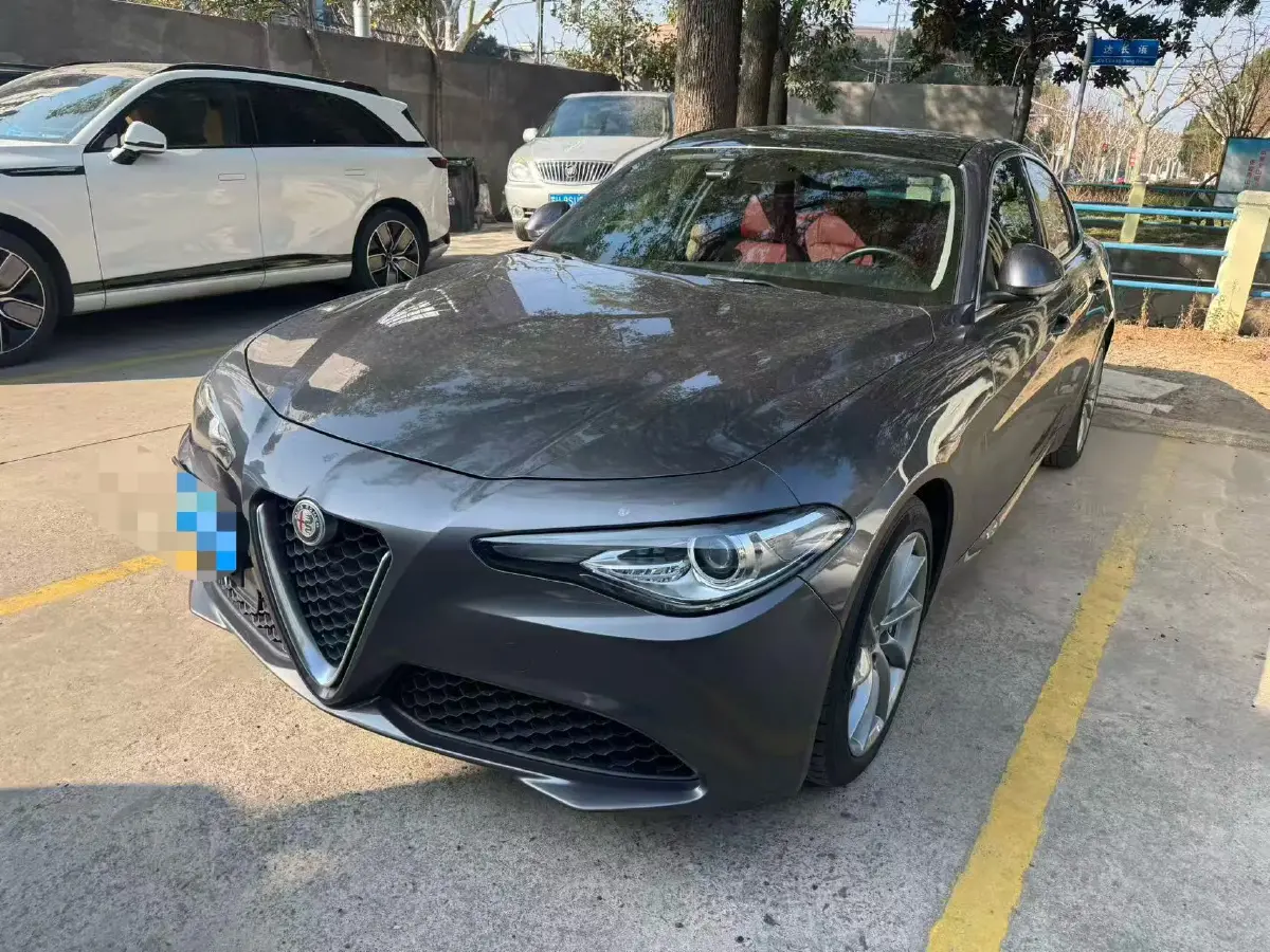2021 Alfa Romeo Giulia 2.0T 280HP L4 8AT