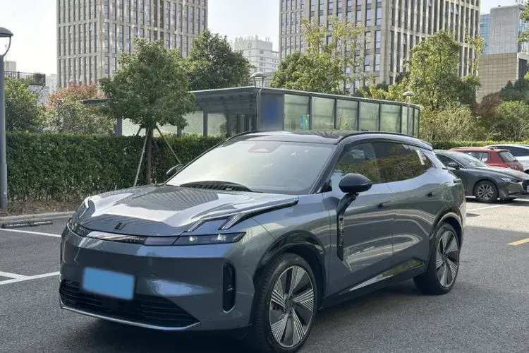 2023 LYNK&CO 08 EM-P 1.5T 163HP L4 3DHT PHEV 39.6KWH