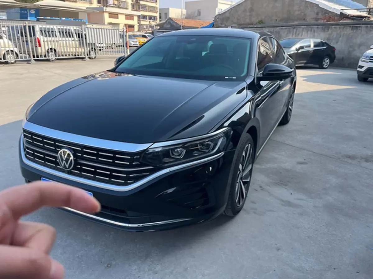 2024 Volkswagen Passat 2.0T 220HP L4 7DCT