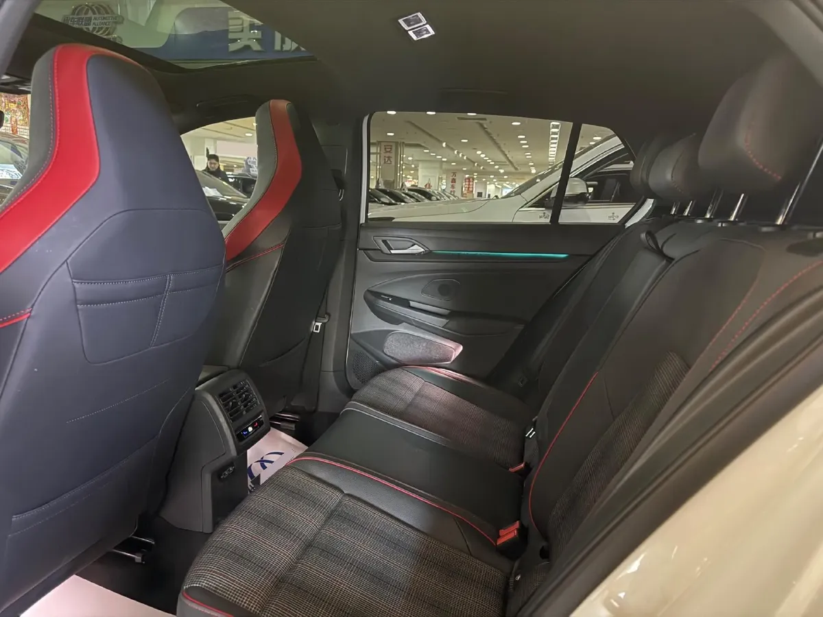 2023 Volkswagen GolfGTI 2.0T 220HP L4 7DCT,autocango,china used car exporter,china ev exporter,chinese used car exporter,chinese used ev exporter