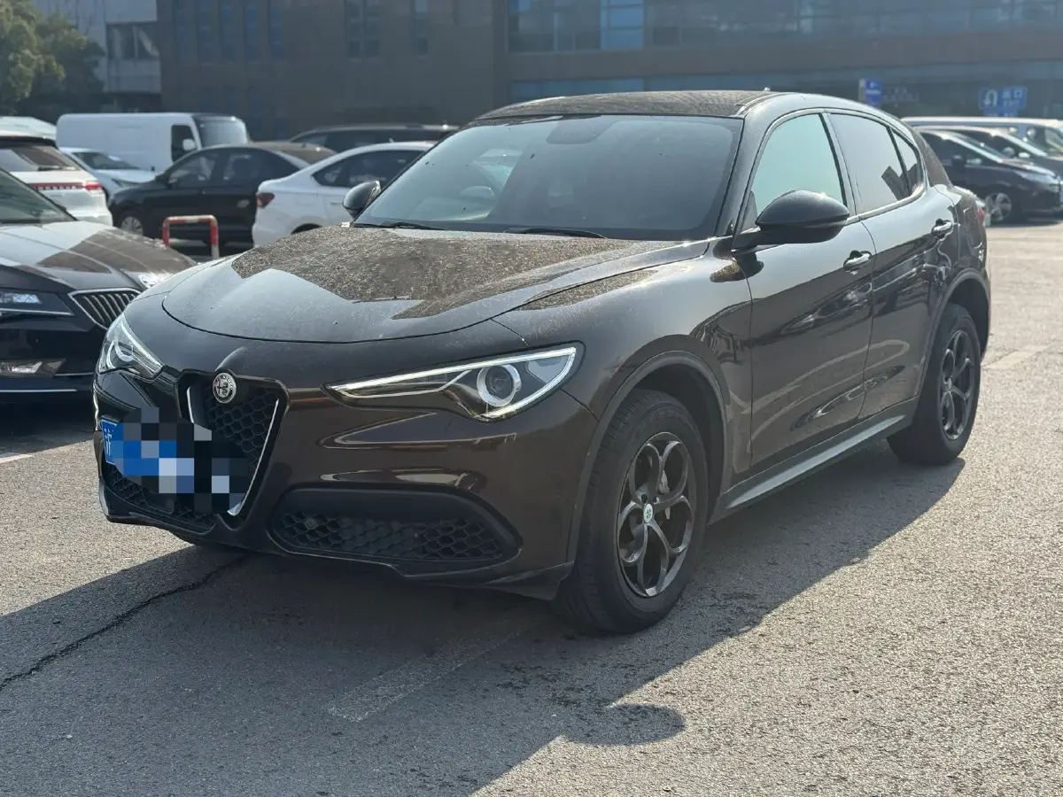 2017 Jaguar XE 2.0T 240HP L4 8AT