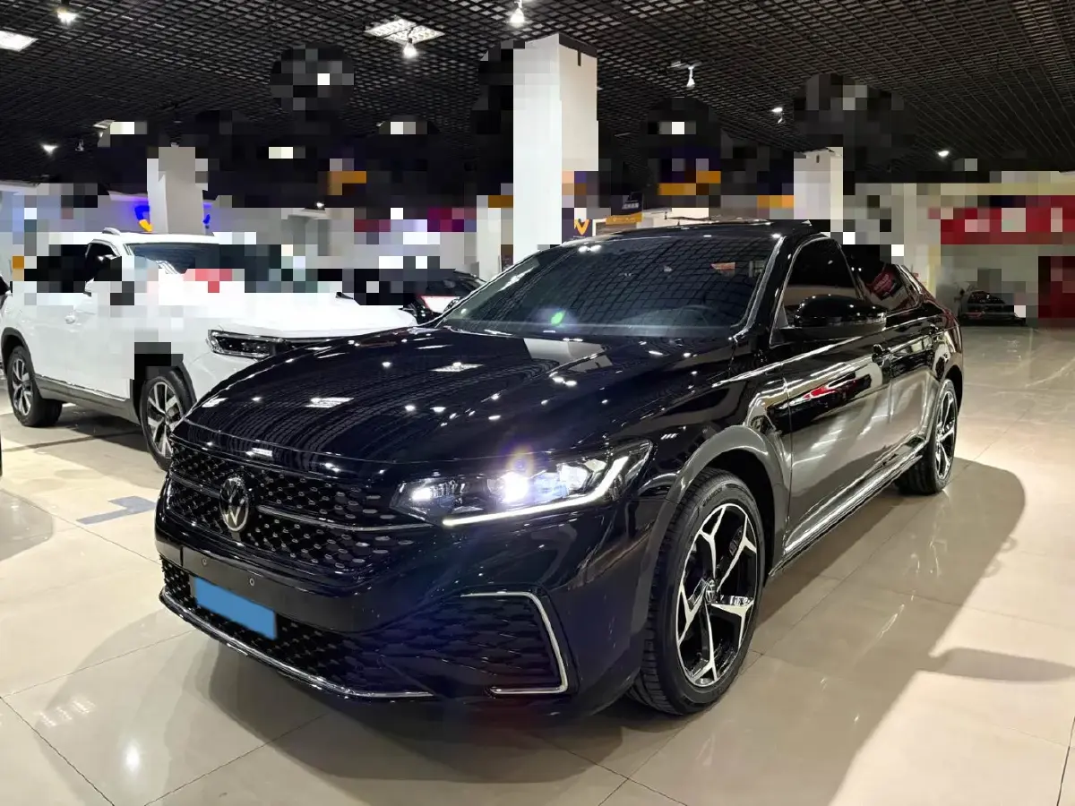 2025 Volkswagen Passat 2.0T 186HP L4 7DCT