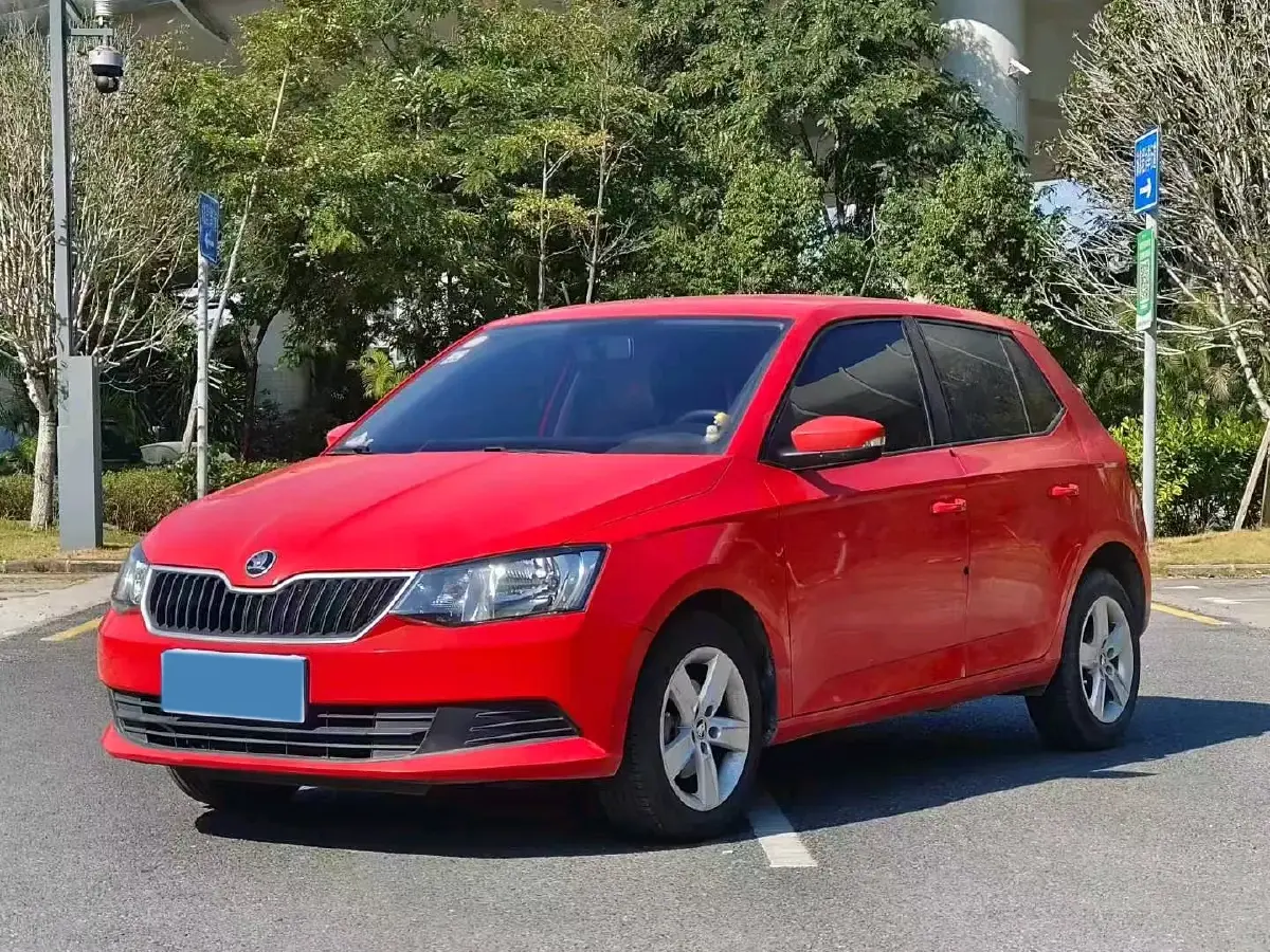 2017 Skoda Fabia 1.4L 90HP L4 5MT