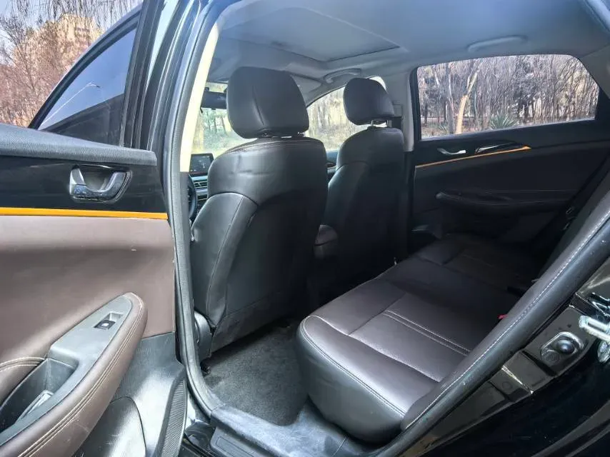 2019 ChangAn Eado DT 1.6L 125HP L4 5MT,autocango,china used car exporter,china ev exporter,chinese used car exporter,chinese used ev exporter