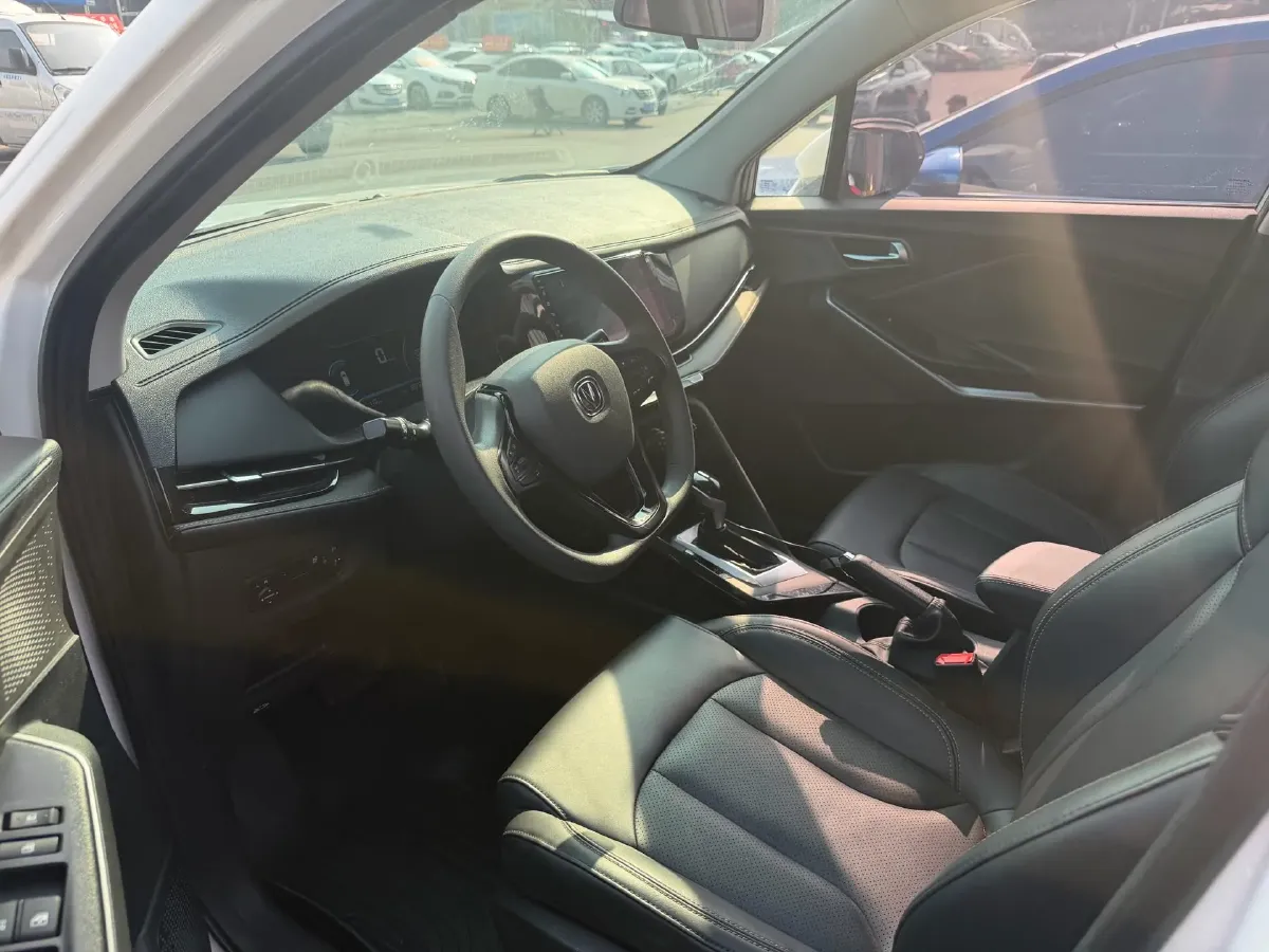 2021 ChangAn CS15 1.5L 107HP L4 5DCT,autocango,china used car exporter,china ev exporter,chinese used car exporter,chinese used ev exporter