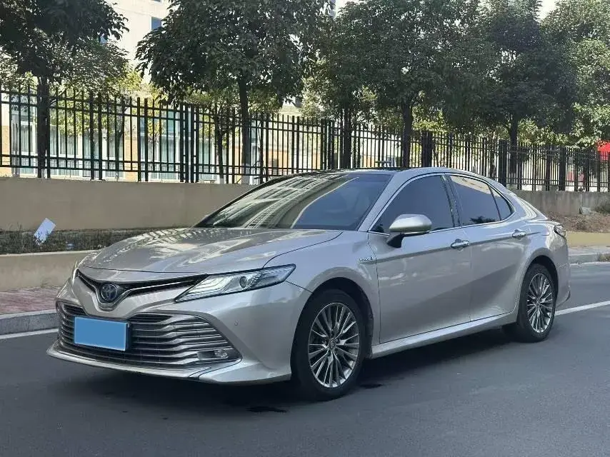 2018 Toyota Camry 2.5L 178HP L4 E-CVT Hybrid