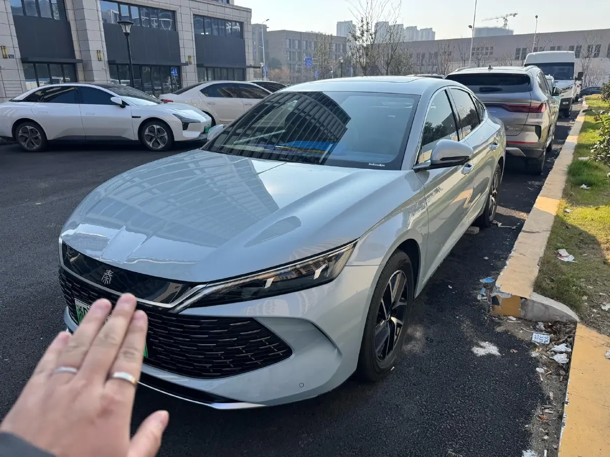 2024 BYD QinL 1.5L 101HP L4 E-CVT PHEV 15.87KWH