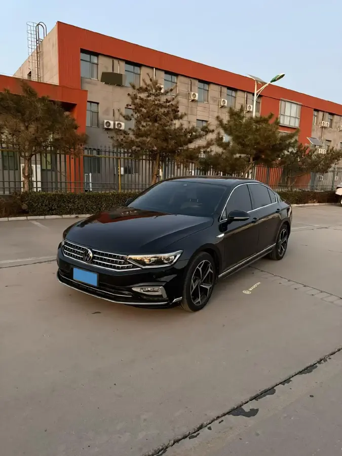 2025 Volkswagen Magotan 2.0T 186HP L4 7DCT