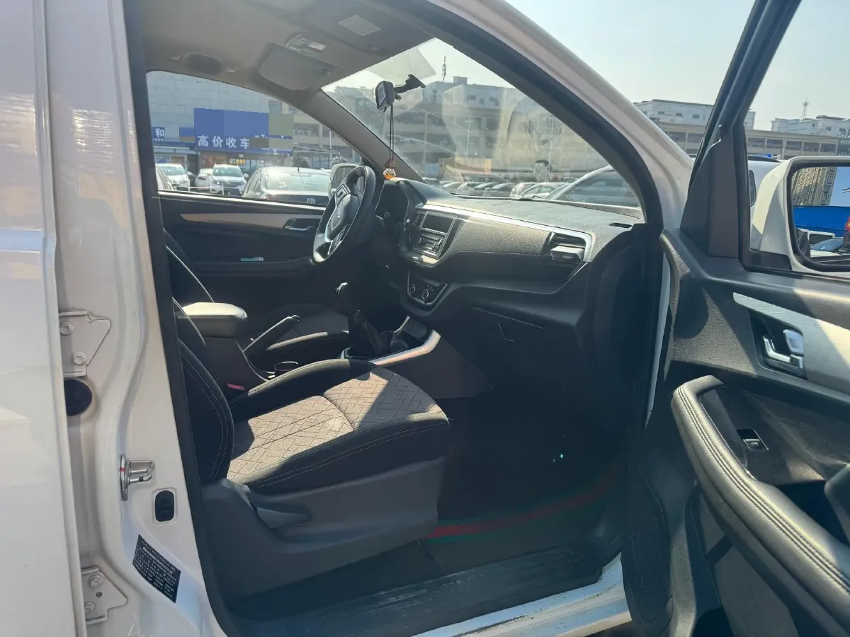 2020 JMC BaoDian 2.5T 140HP L4 5MT,autocango,china used car exporter,china ev exporter,chinese used car exporter,chinese used ev exporter